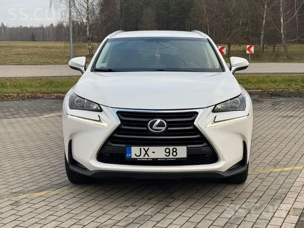 Lexus Pārdodu Lexus Nx300H Executive+Panoramic roof perl