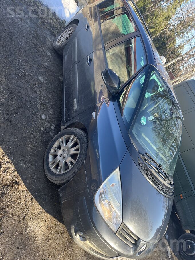 Pārdodu labu “darba zirgu”. Mašīna ir ļoti ietilpīga un ērta visus sēdekļus