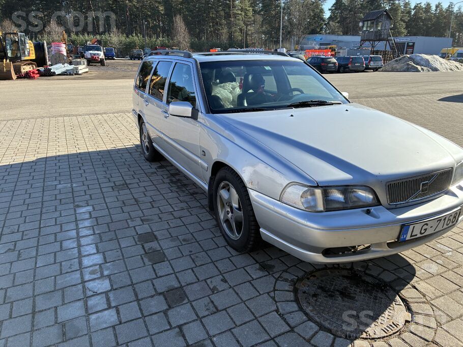 Volvo Labs nenobraukts Volvo ar salidzinoši mazu noskrēj