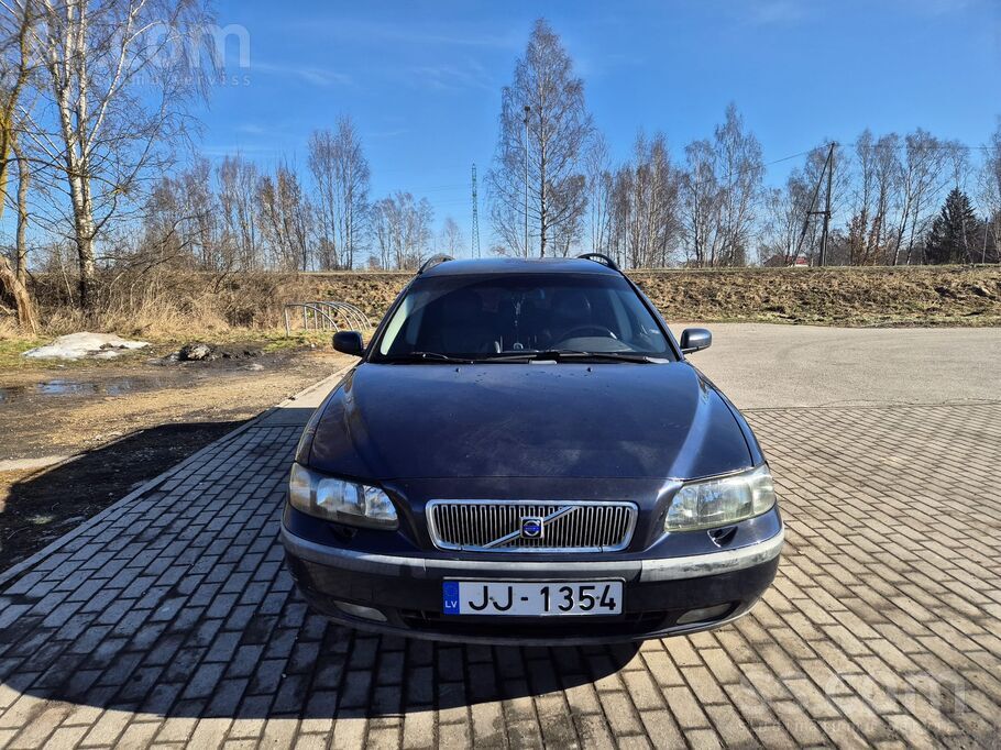 Volvo Labdien. Pardodas Volvo v70 ar 120kw 2.4 d5 motoru
