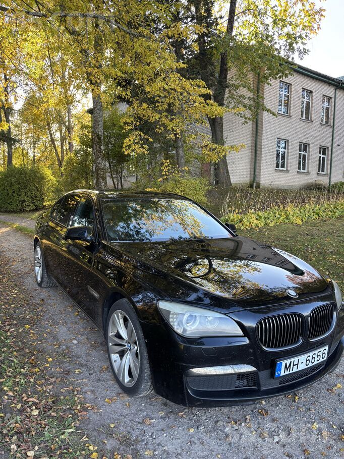 Pārdodu Bmw-740.Labā tehniskā stāvoklī. Auto tiek lietota ikdienā. Sīkāk pa