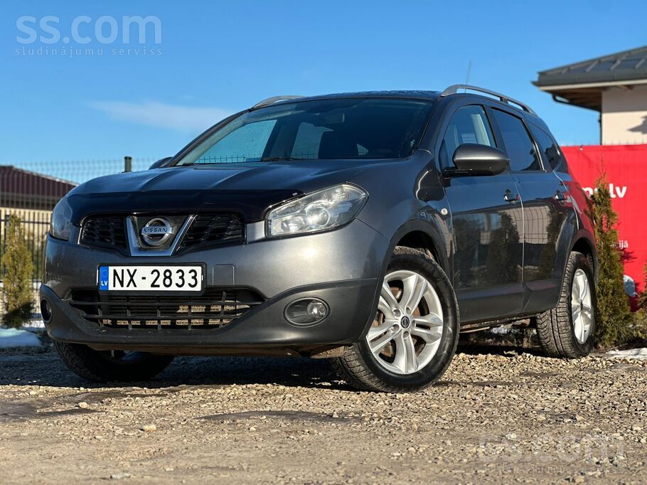 Nissan Qashqai+2, 110kw. , 2.0d. , 03.2011g. 7 vietas. 
 
- Sensors ekrāns