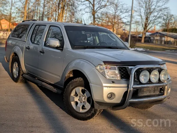 Nissan Nissan Navara Double Cab 2.5 dCi 4x4 Manuālā kārba