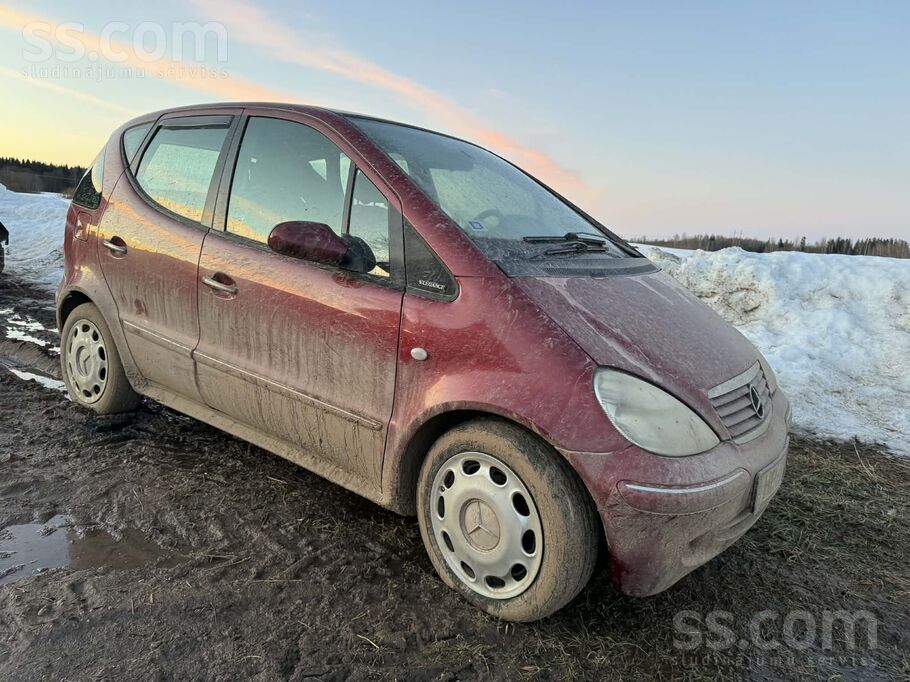 Pārdodās mersis, rūc, brauc, bremzē, bet roku ir kur pielikt.
T. A beidzās