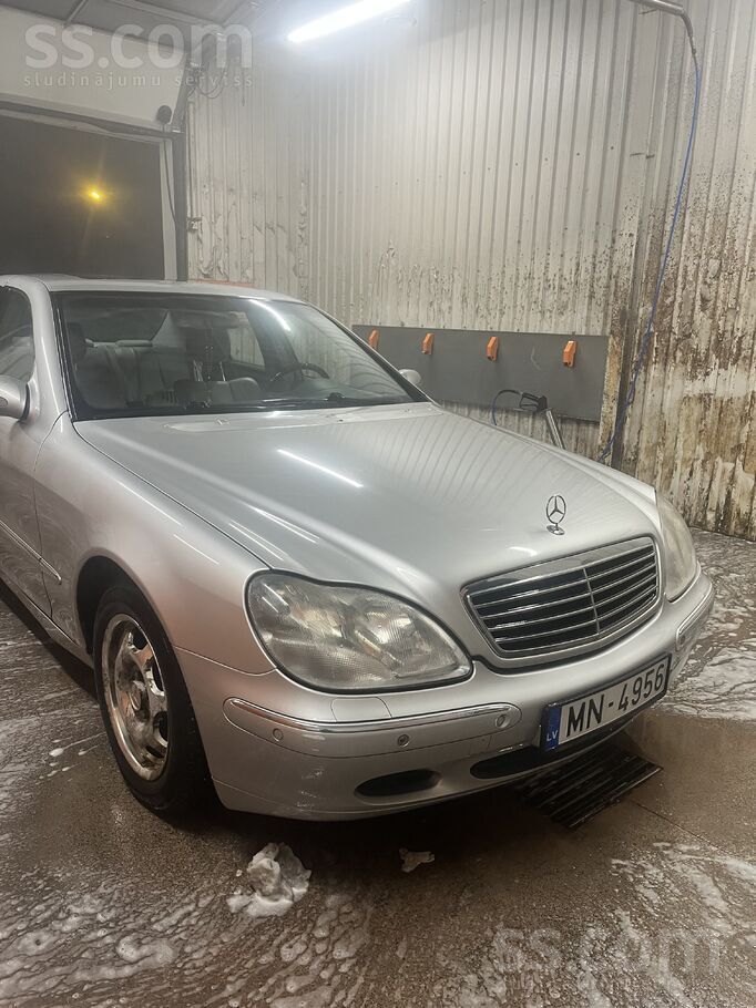 Mercedes Cena runājama
