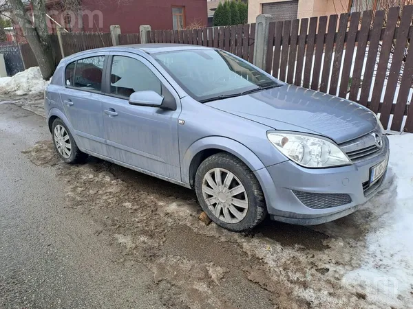 Opel Pārdod neejošu Opel Astra (hibrīds).