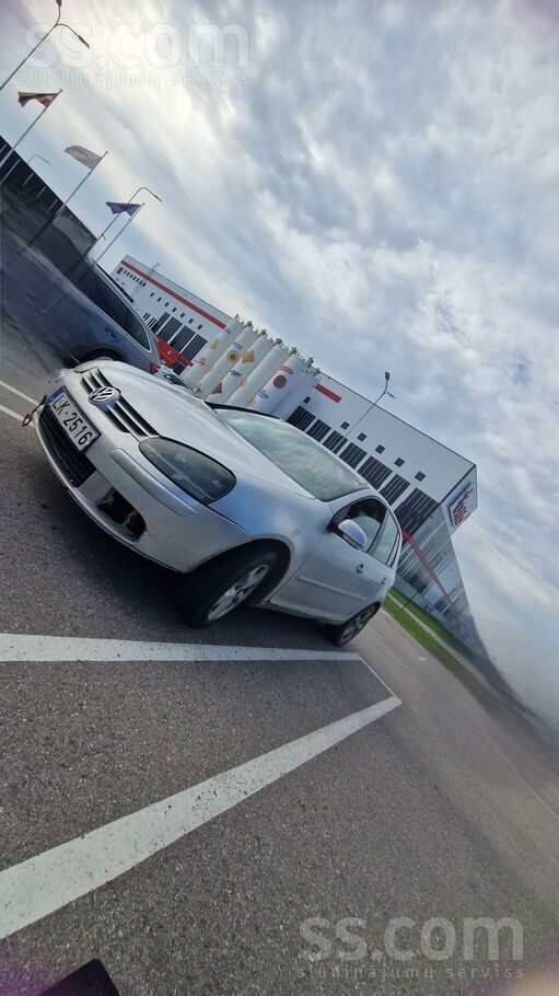 Volkswagen Pārdod VW Golf 5 labā tehniskā stāvoklī. 