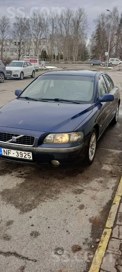 Volvo Имеются визуальные дефекты