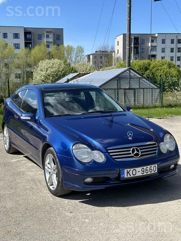 Mercedes Tiek pārdots pelēks Mercedes Benz C180 (W203) seda