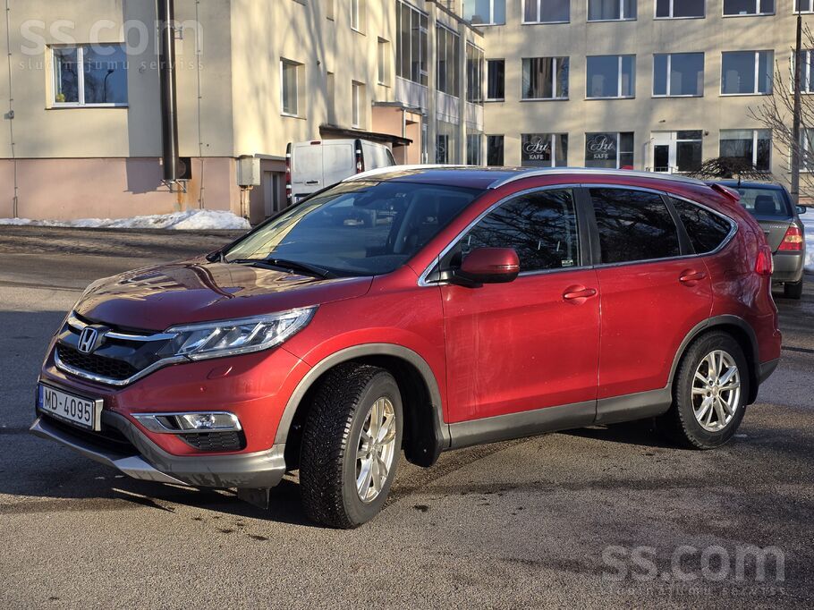 Elegants dizains un skaista krāsa. Auto ir ekonomisks, ļoti labā tehniskā un