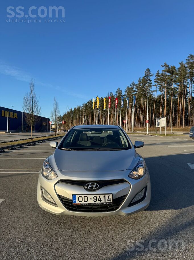 Pārdodu ekonomisku un uzticamu Hyundai i30. Automašīna pirkta Latvijā pie dī