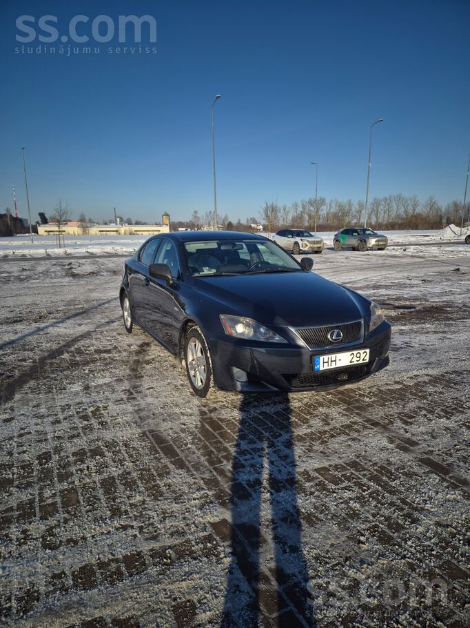 Lexus Auto labā tehniskā un vizuālā stāvoklī. Regulāras 