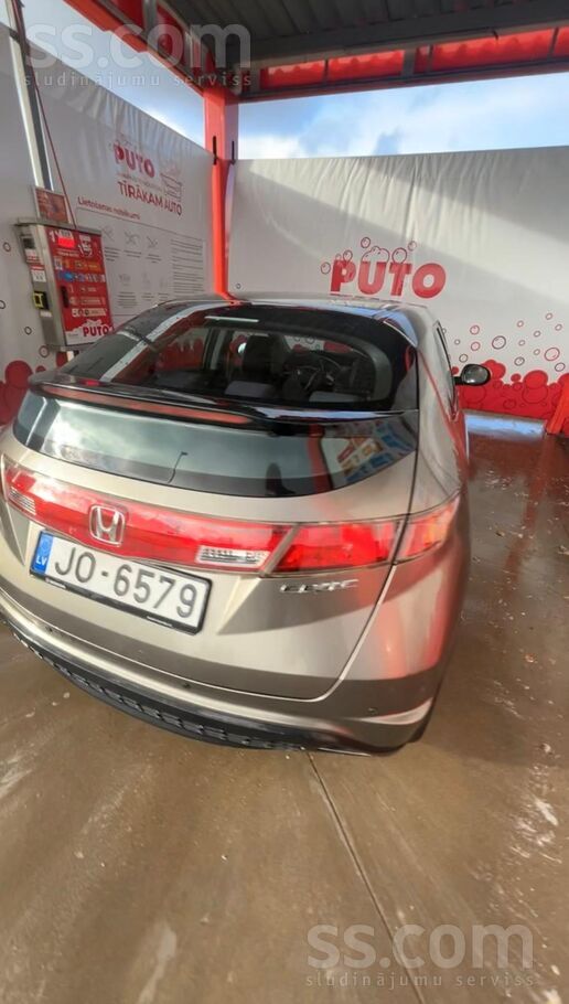 Нужно менять сцепление. Салон в идеальном состоянии. Коробка робот