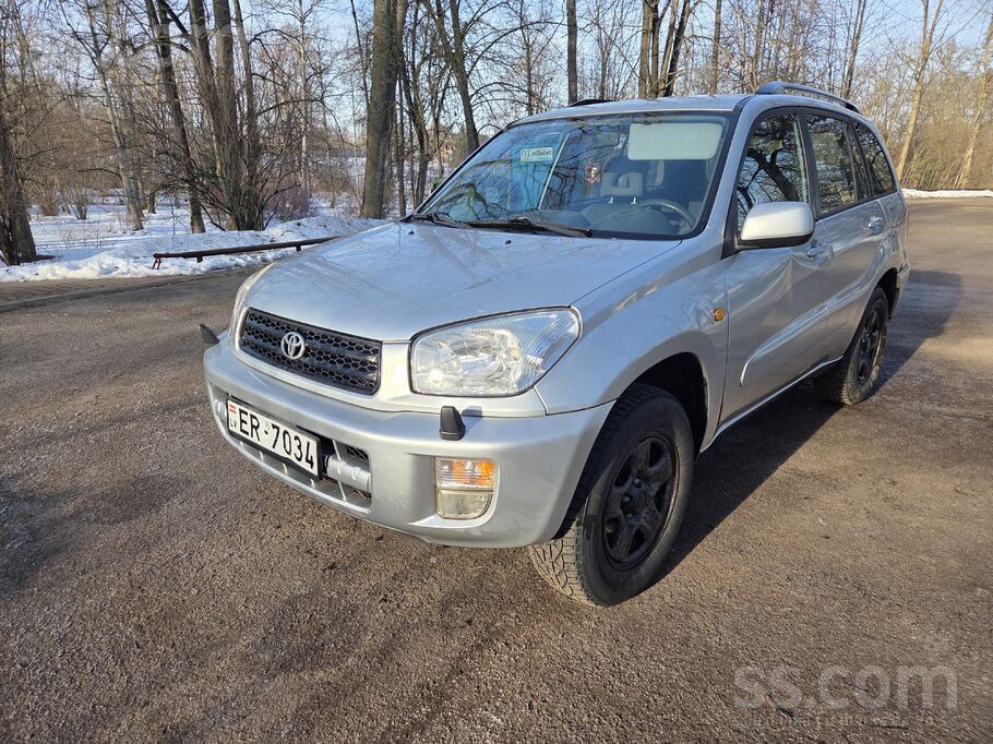 Toyota Pārdodu vēl tīri sakarīgu rav4. Uz skati- jāsamain
