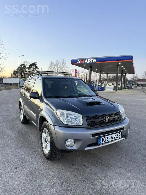 Toyota Pārdod ļoti labu auto ar 4X4.