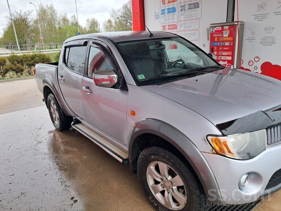 Visas apkopes veiktas laicīgi. Nesen nomainīta zobsiksna un vēl daudz. kas c