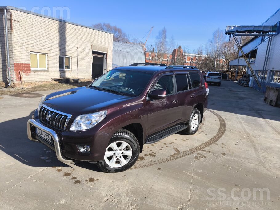 Toyota Land Cruiser 3.0 D-4D (140 кВт )Automašīna ir labā stāvoklī un aprīko