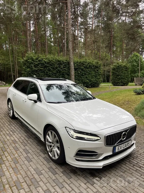 Volvo Ļoti bagātīgi aprīkots un rets Volvo V90 D5 Awd In