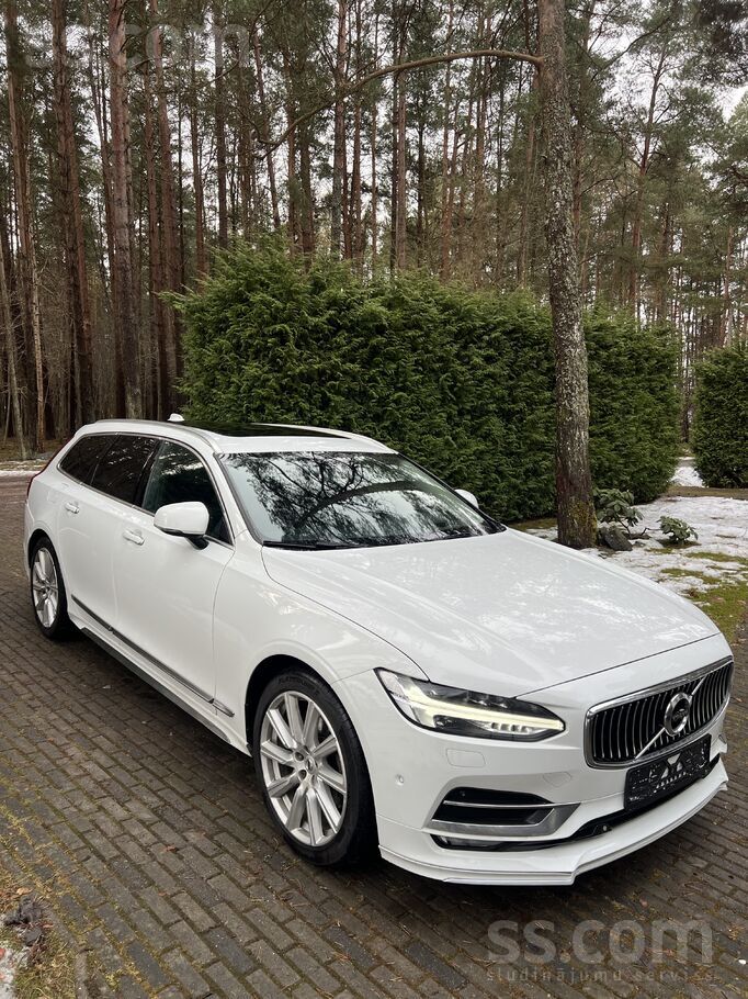 Volvo Ļoti bagātīgi aprīkots un rets Volvo V90 D5 Awd In