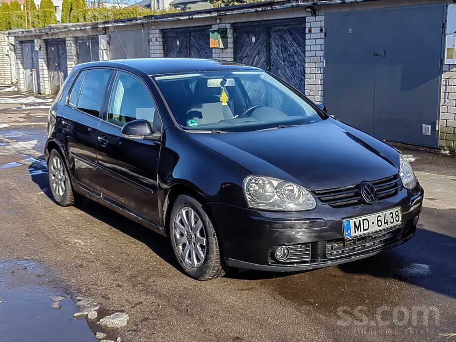 Pārdod Volkswagen Golf 2006. gads
Krāsa: melna (klasiska, izskatās stingri