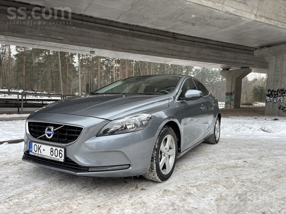 Pārdodu vai Mainu Volvo V40 Pirma reģistrācija 2014.11.men. 2.0.140 KW dīzel