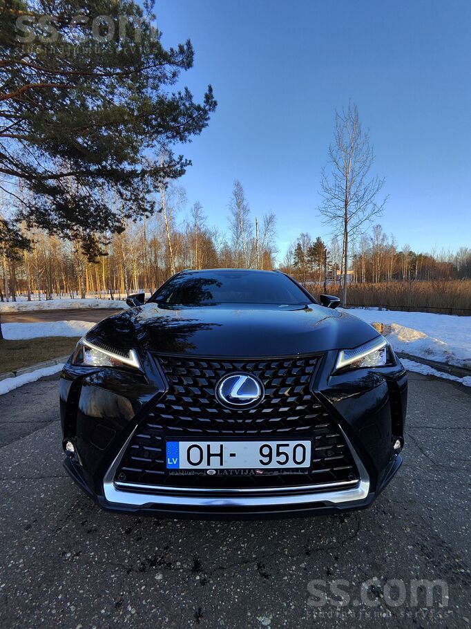 Lexus UX 250H.
Teicama tehniskā stāvoklī, ar ļoti labu komplektāciju.