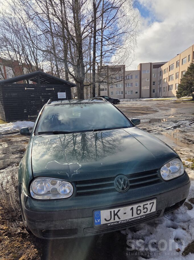 Volkswagen Pārdodas Golfs 4 ar svaigu skati > 26.02