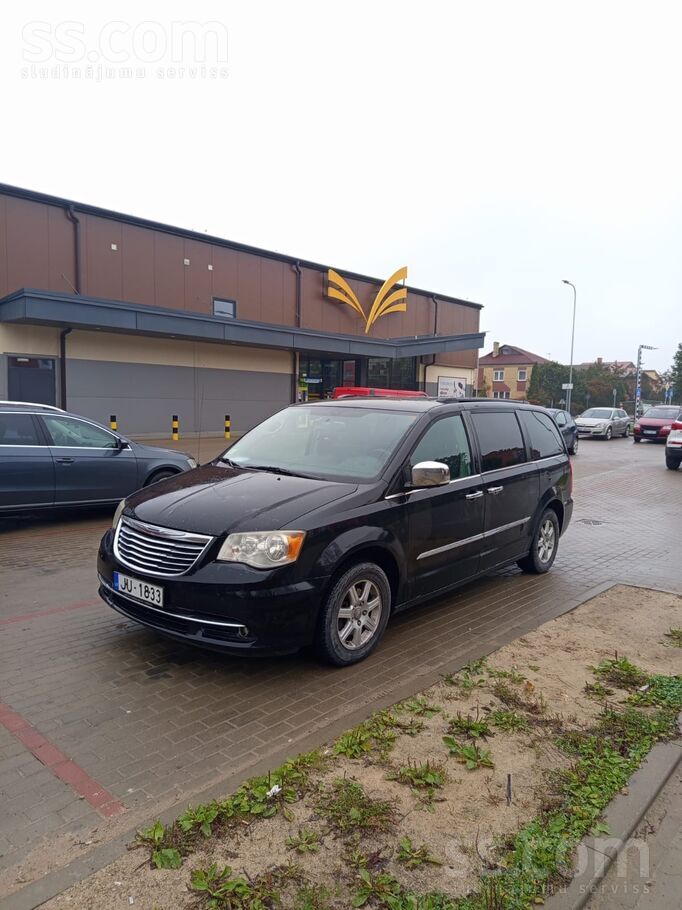 Chrysler Меняю надежный и комфортабельный минивэн Chrysler 