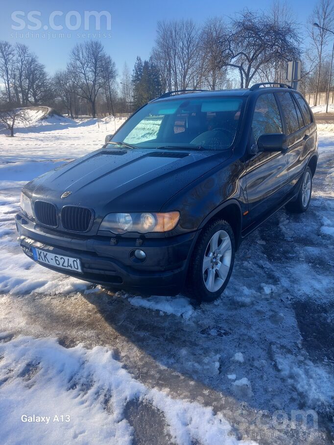 BMW Ir pa kādam vizuālam defektam uz virsbūves, apakša