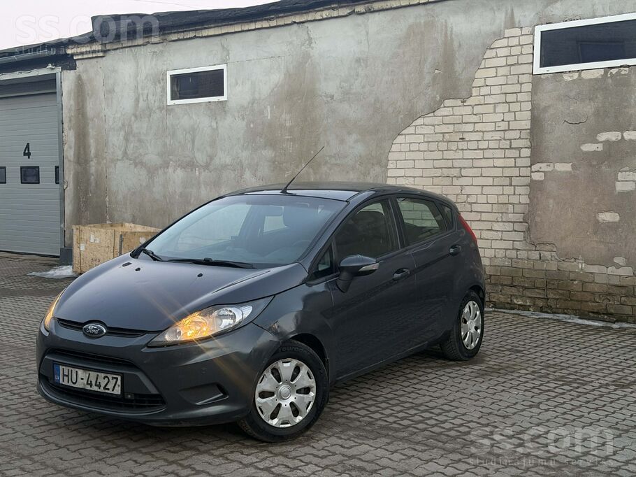 Ford Pārdodu Ford Fiesta benzīns/gāze. Nodokļi nomaksāt