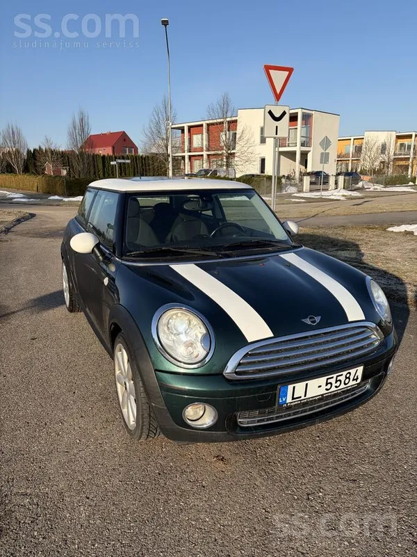Mini Pārdod automašīnu ideālā tehniskā un vizuālā stāvo