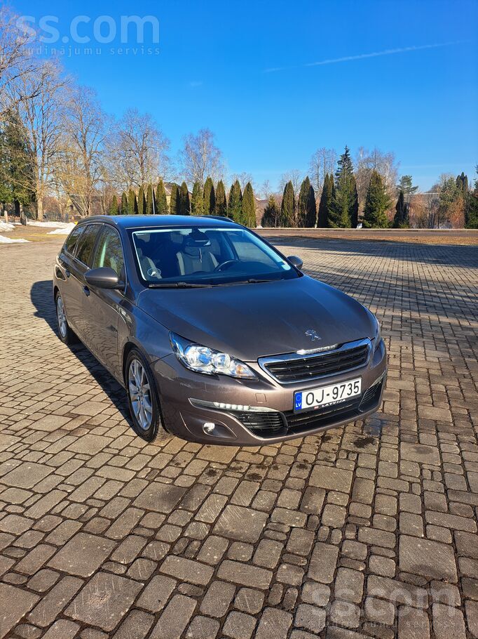 Pārdod tiko no Dānijas ļoti labu ekanomisku, 4-5. l uz 100km. 88 KW, 6 ātrum