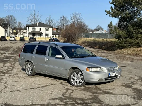 Volvo Tiek tirgots Volvo V70 ar 2.4 D5 120kw dīzeļdzinēj