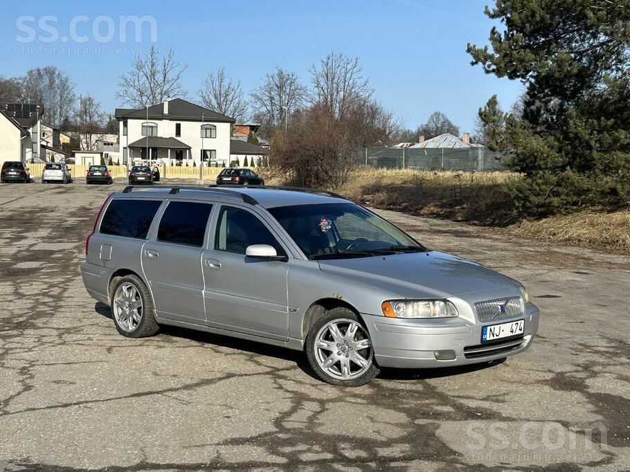 Volvo Tiek tirgots Volvo V70 ar 2.4 D5 120kw dīzeļdzinēj