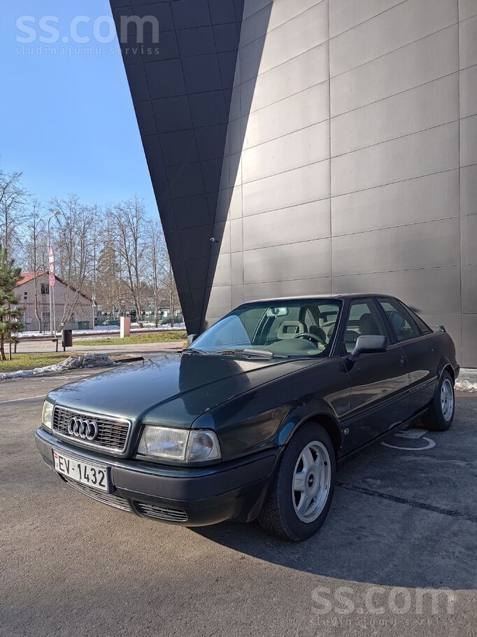 Audi Dzīvs Audi 80 ar labāko bendzīna motoru. 2.0E, pil