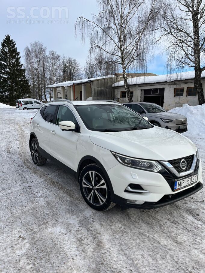 Nissan Qashqai Tekna 1.3T Benzīns ar automātisko pārnesumkārbu. Kopts auto a