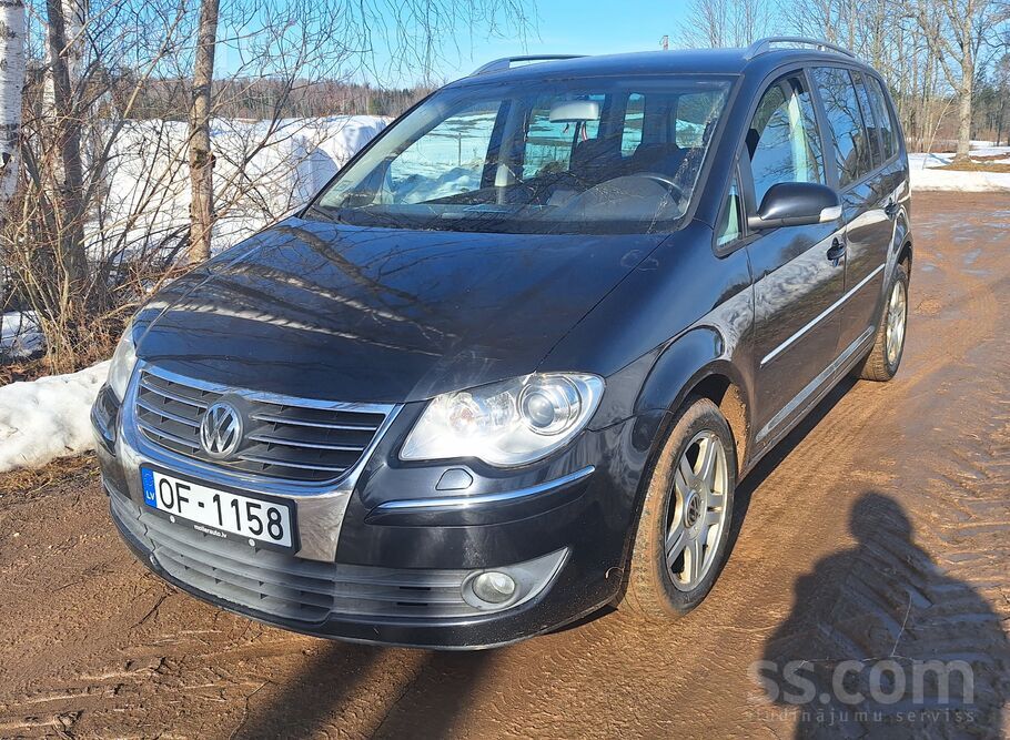 Volkswagen Vw Touran, rūc, brauc, bremzē. 