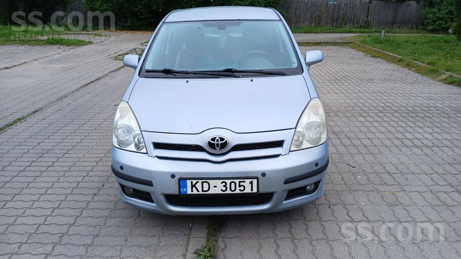 Tehniskā skate tiko izieta. Jaunas darba un rokas bremzes