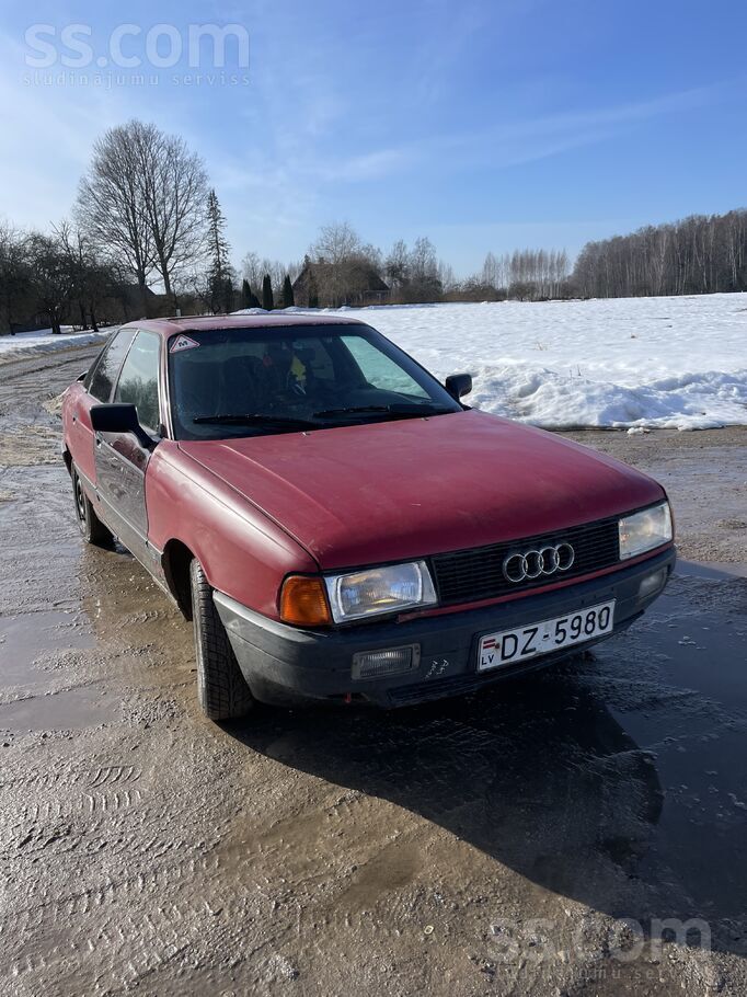 Audi 80 1.8 benzīns
5 atrumu manuala kārba
Rūc , un brauc
Tiek lietota i