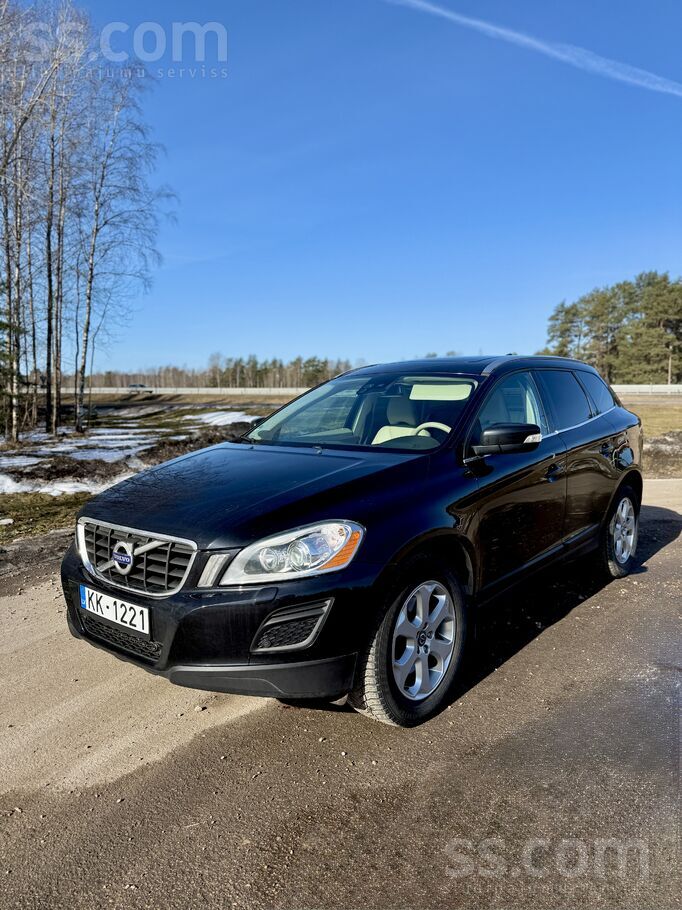 Volvo Xc60 lieliskā stāvoklī ar retu, pilnībā baltu salo
