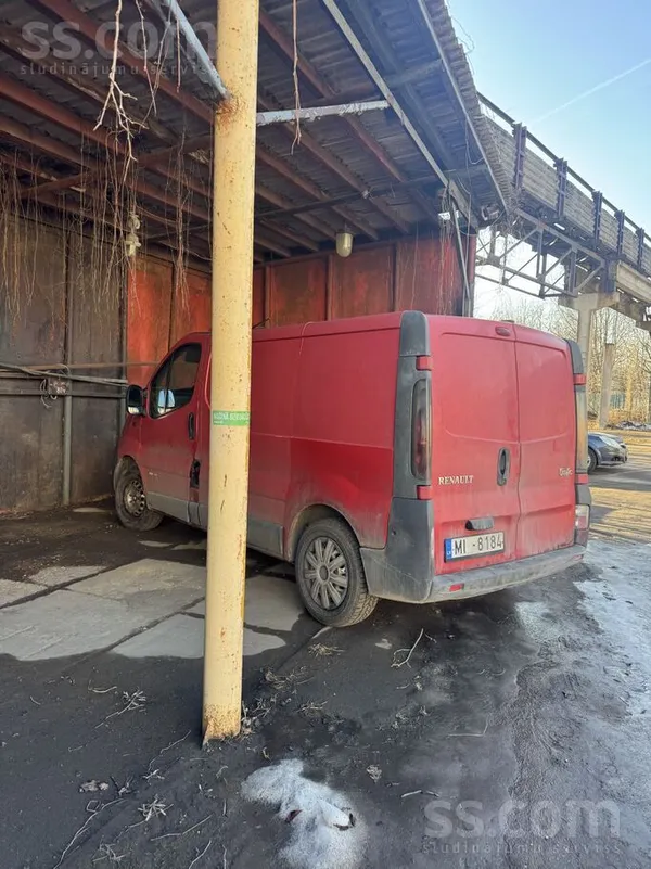 Renault Pardodu renault trafic ar defektu izluza balstramj