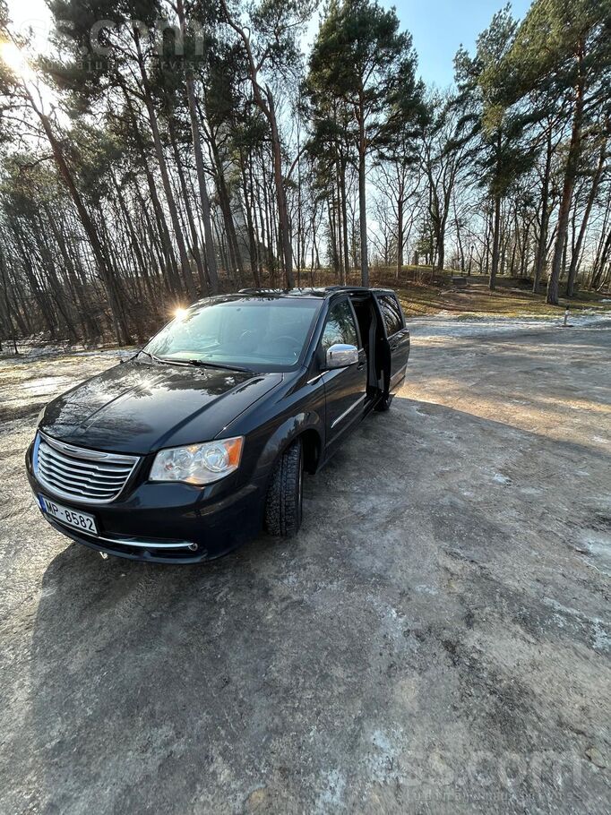 Chrysler Pārdodam ērtu ģimenes auto. Auto labā tehniskā un 