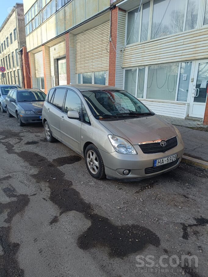 Продаю Toyota Corolla Verso без техосмотра , на ходу, турбина + форсунки рес