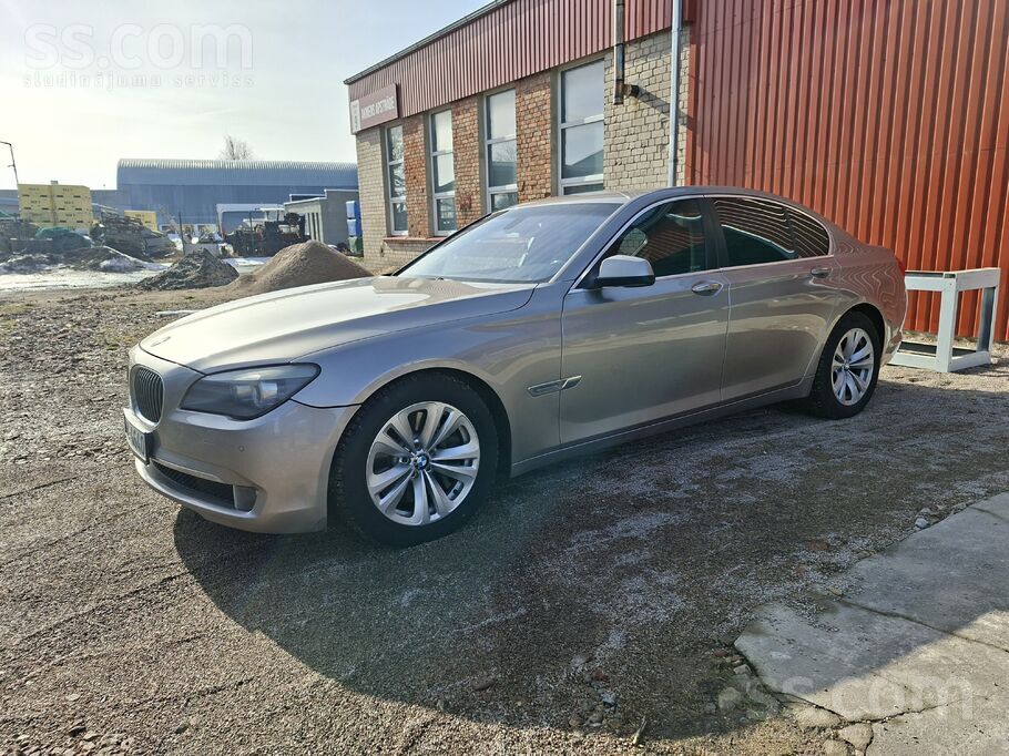 Pārdodu BMW 740i. Auto ir labā tehniskā stāvoklī ar jaunu tehnisko apskati,