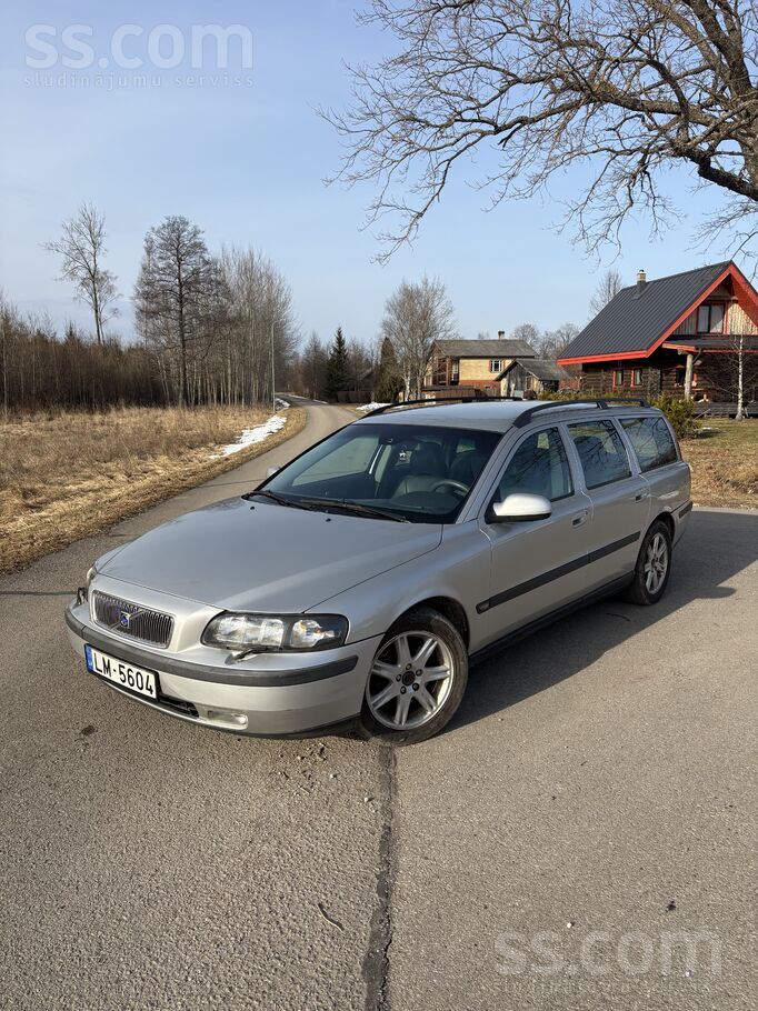 Volvo Pārdod zviedru tanku Volvo V70 
