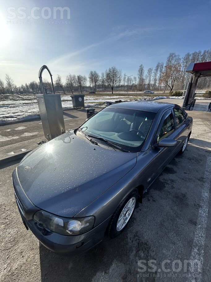 Volvo Pārdod Volvo S60 2.4 benzīns. Manuālā ātrumkārba. 