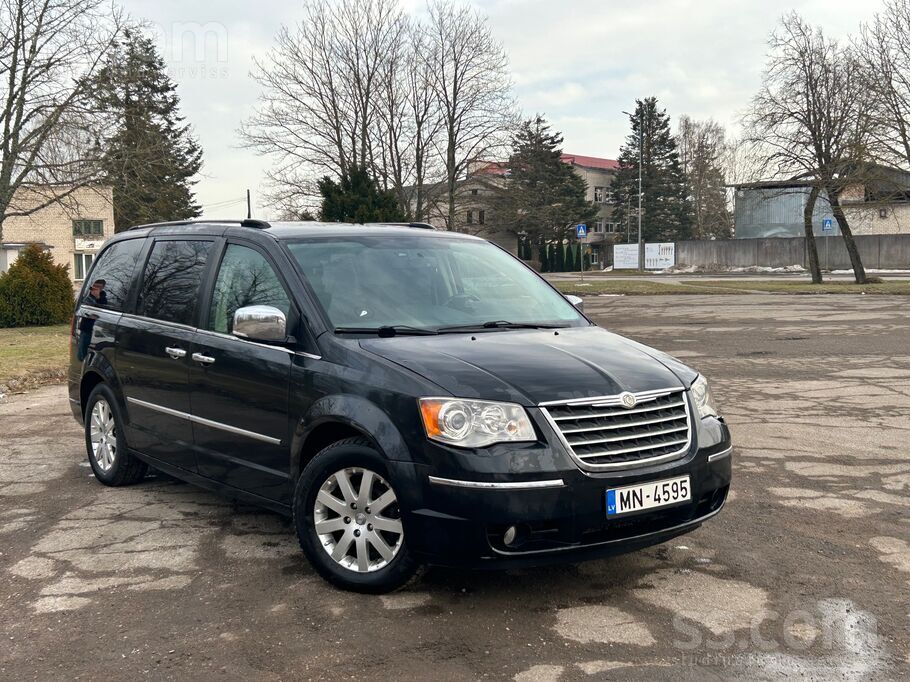 Chrysler Pārdodu koptu ģimenes minivenu. Regulāri veiktas a