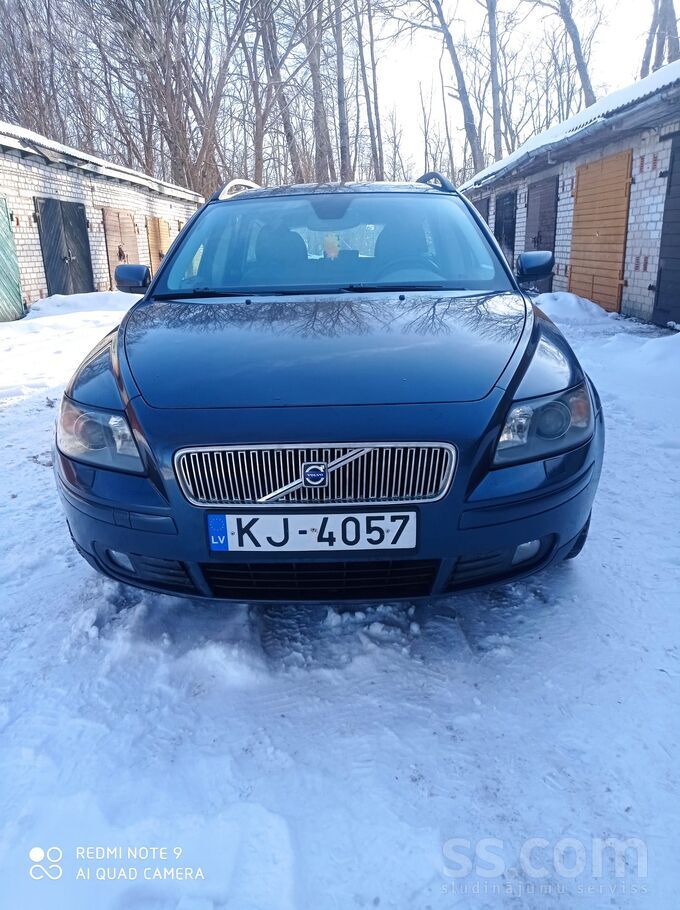 Volvo Pārdod Volvo V50 ar labo 2, 0d un 6 kārbu , xenons