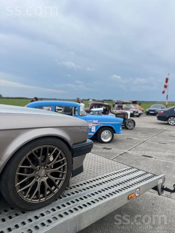 BMW Samazināta cena (ar Orig diskiem un krēsliem). 