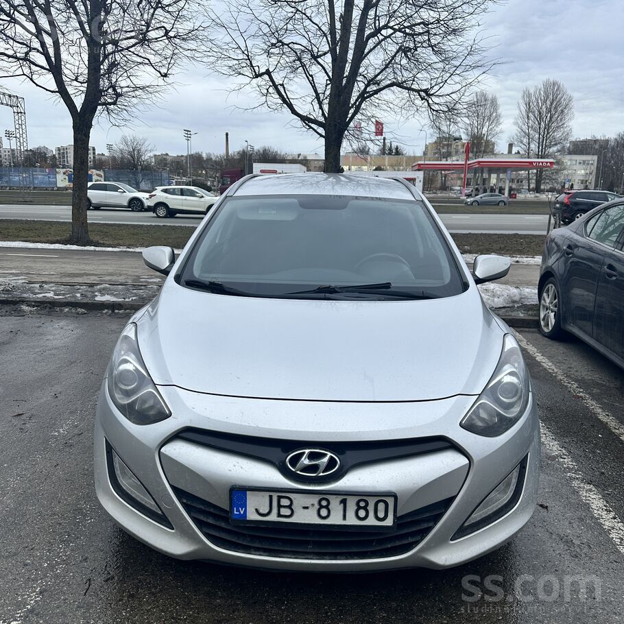 Hyundai Автомобиль в хорошем состоянии , делать не чего не